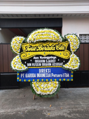 Papan Bunga Duka di Muara Harus